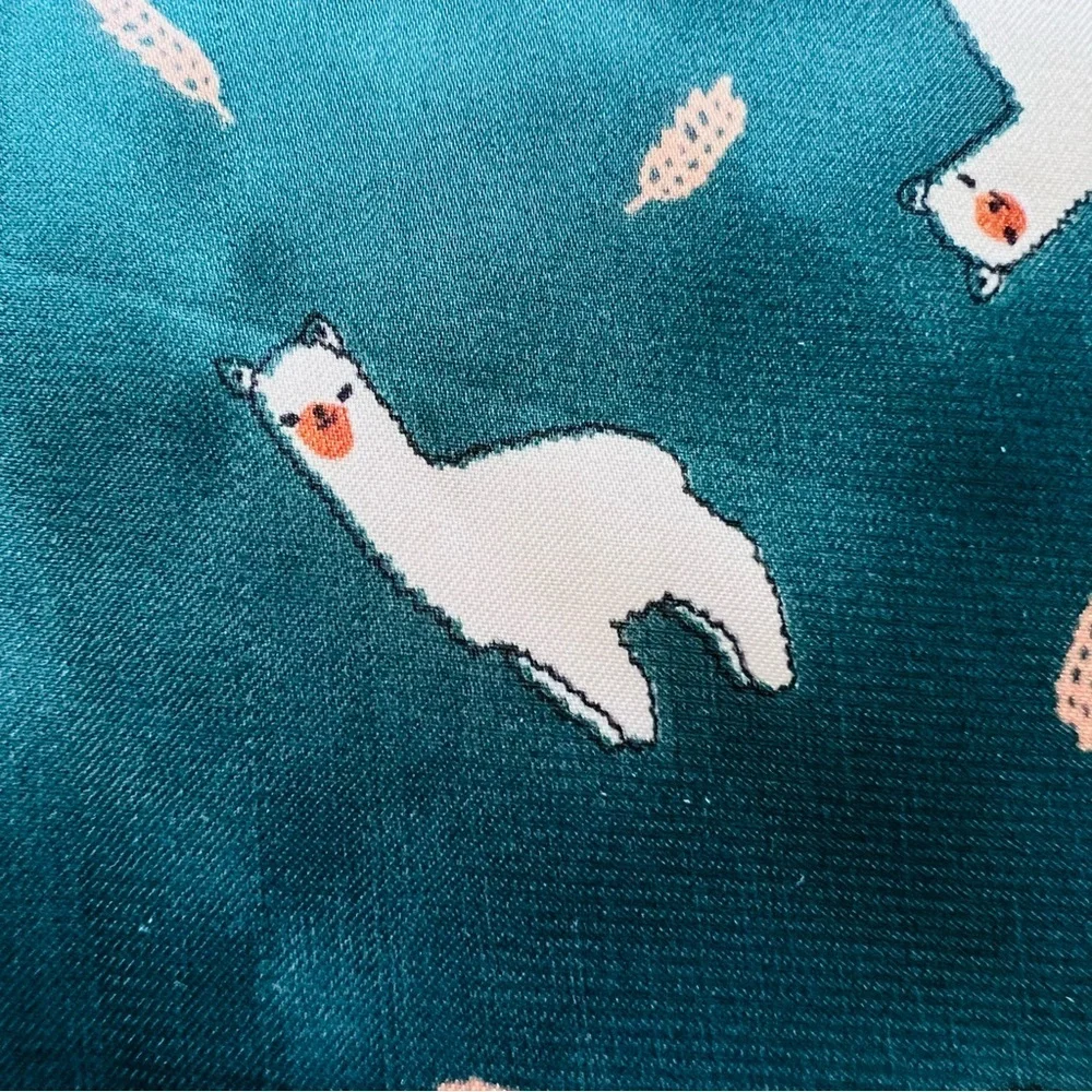 🧣 Teal Scarf with White Llamas & Feathers Print